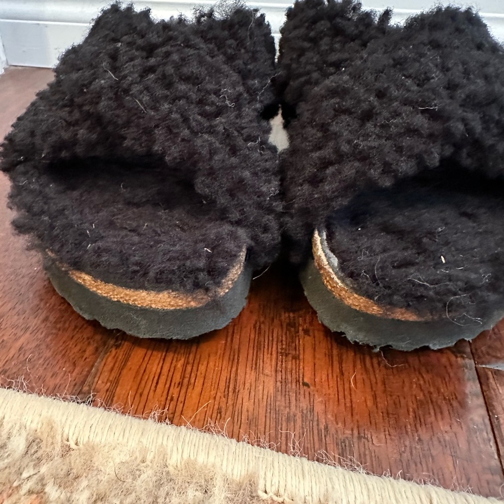 Birkenstock Papillio Daytona Genuine Shearling
Black Sandals